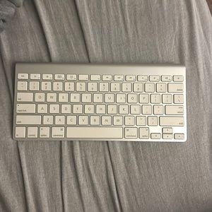 Wireless bluetooth genuine apple keyboard!